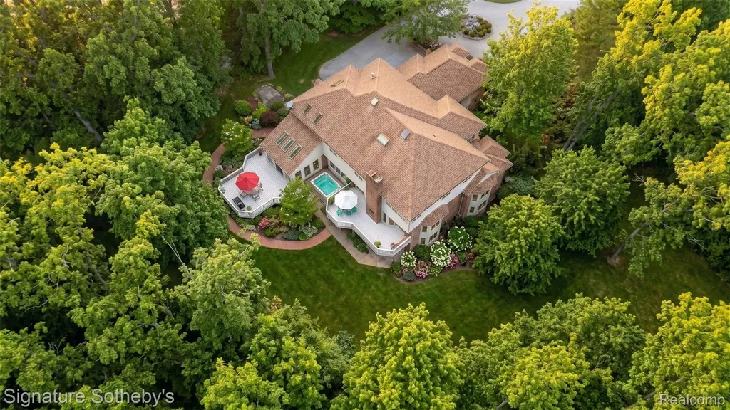 2131 Birchwood Way West Bloomfield Charter Township MI 48302
