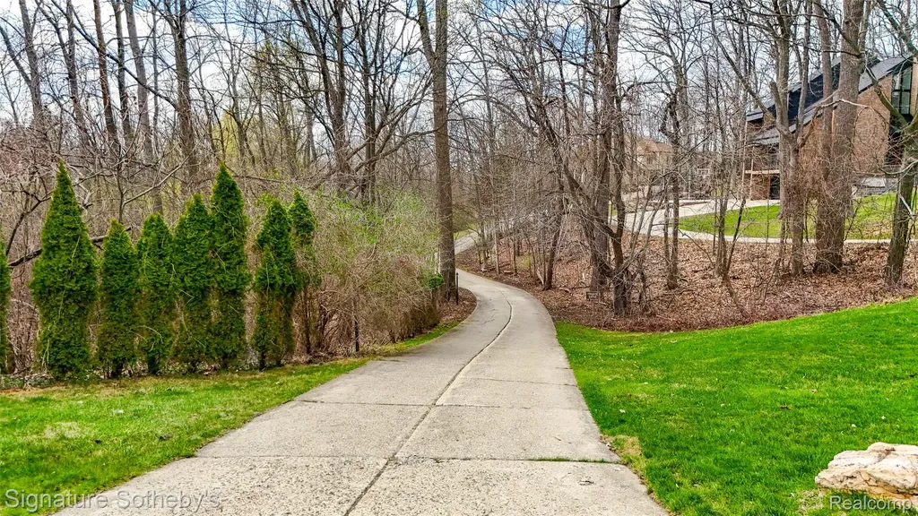 2131 Birchwood Way West Bloomfield Charter Township MI 48302