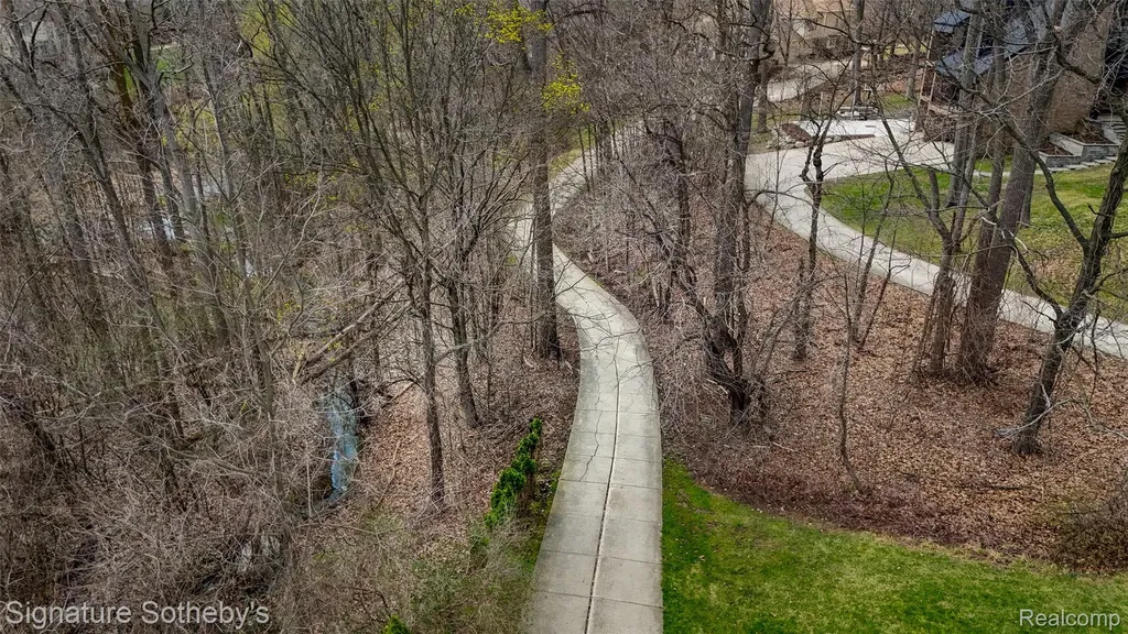 2131 Birchwood Way West Bloomfield Charter Township MI 48302