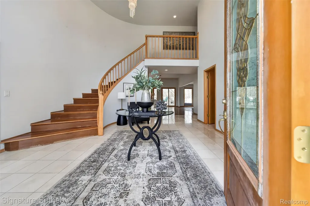 2131 Birchwood Way West Bloomfield Charter Township MI 48302