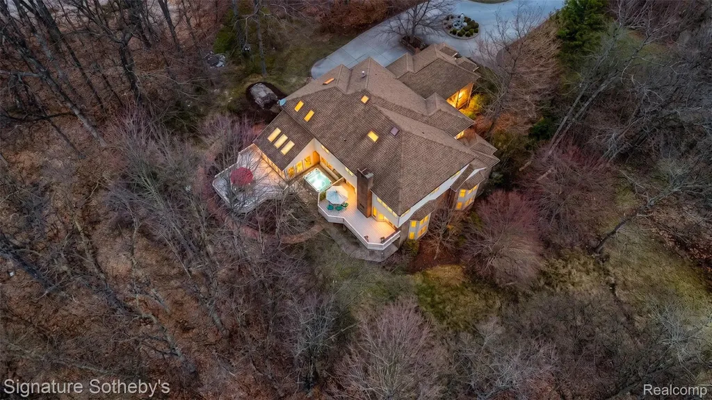 2131 Birchwood Way West Bloomfield Charter Township MI 48302