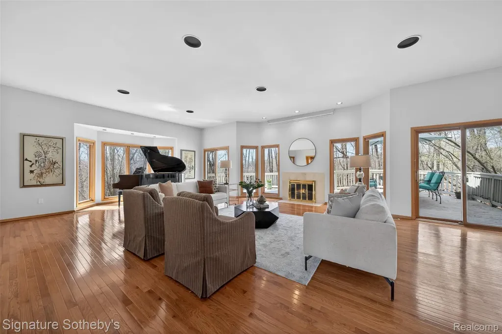 2131 Birchwood Way West Bloomfield Charter Township MI 48302