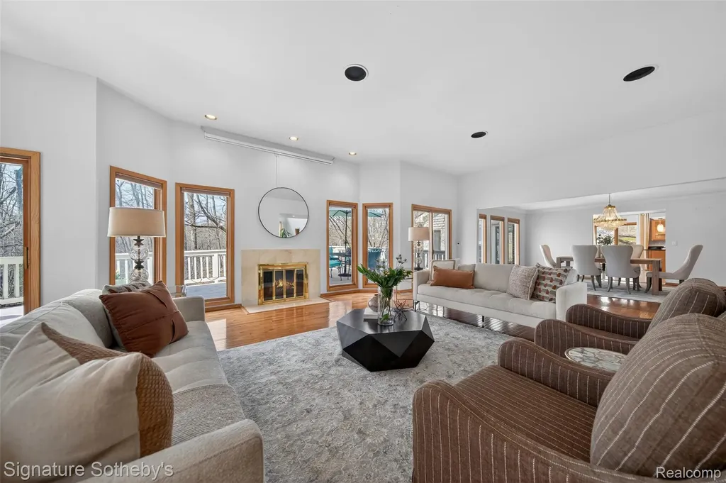 2131 Birchwood Way West Bloomfield Charter Township MI 48302