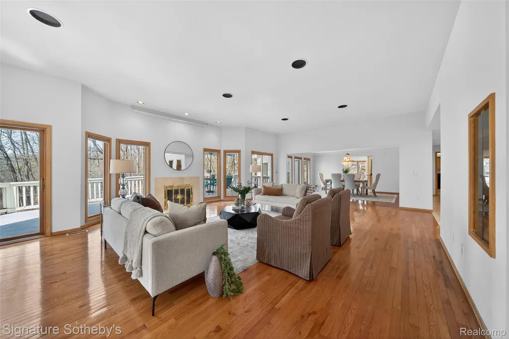 2131 Birchwood Way West Bloomfield Charter Township MI 48302