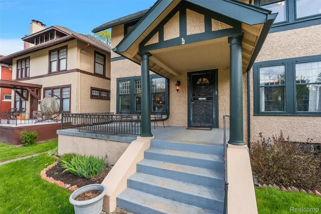 867 Edison Street Detroit City MI 48202