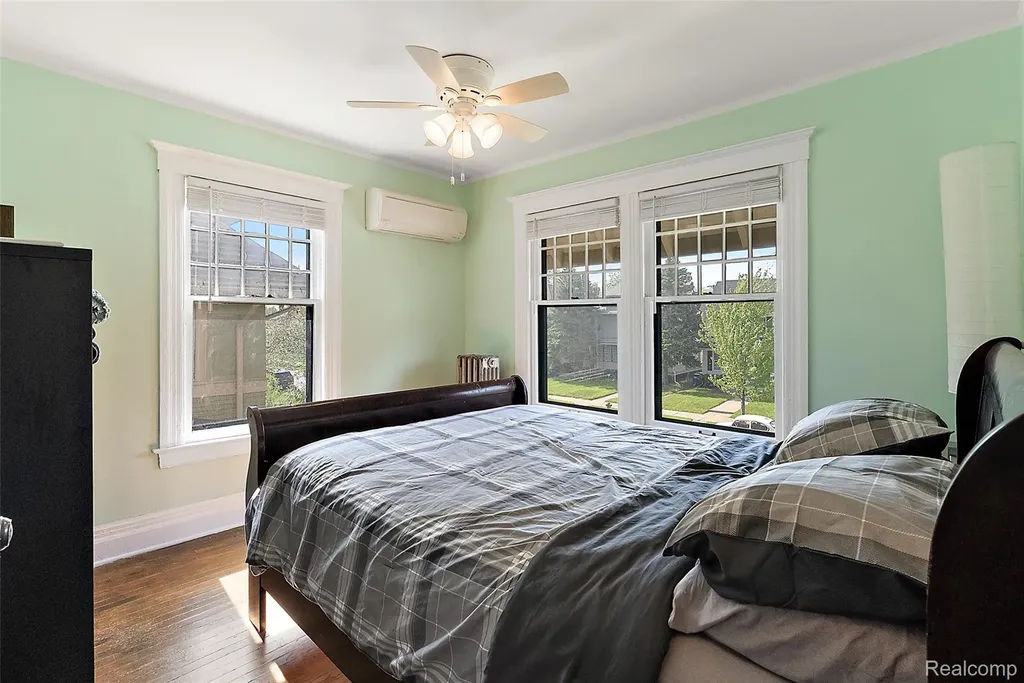 867 Edison Street Detroit City MI 48202