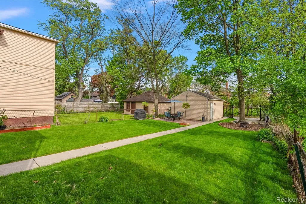 867 Edison Street Detroit City MI 48202