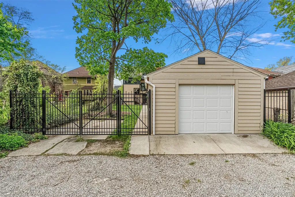 867 Edison Street Detroit City MI 48202