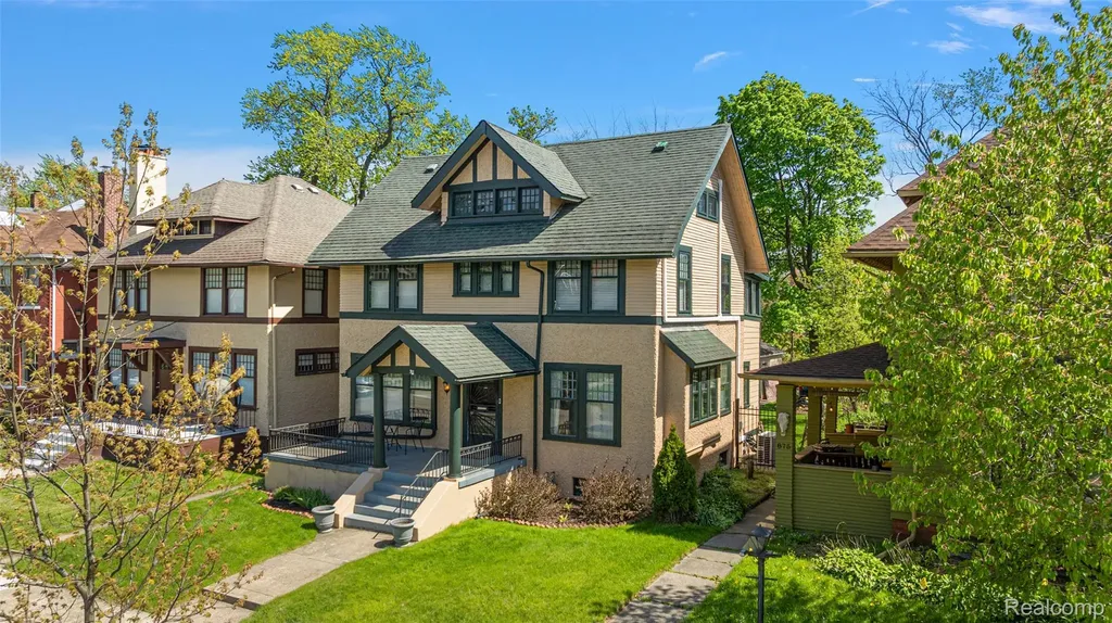 867 Edison Street Detroit City MI 48202