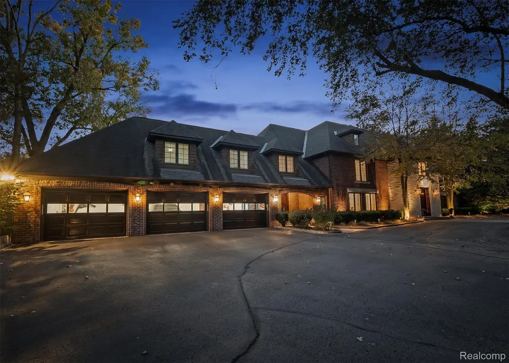 25325 Devon Lane Franklin Village MI 48025