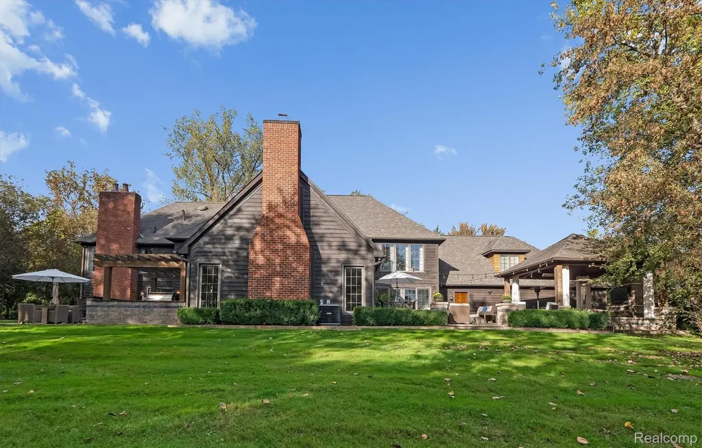 25325 Devon Lane Franklin Village MI 48025