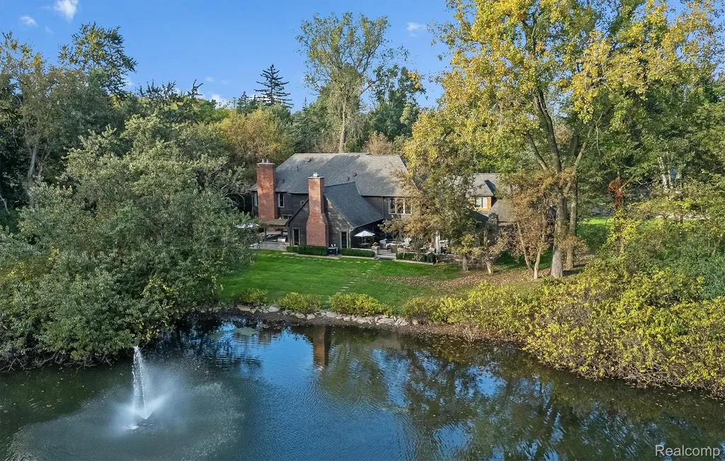 25325 Devon Lane Franklin Village MI 48025