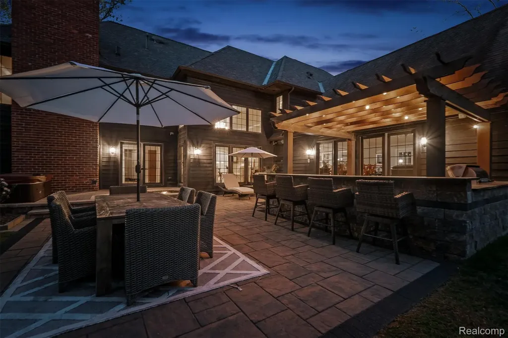 25325 Devon Lane Franklin Village MI 48025
