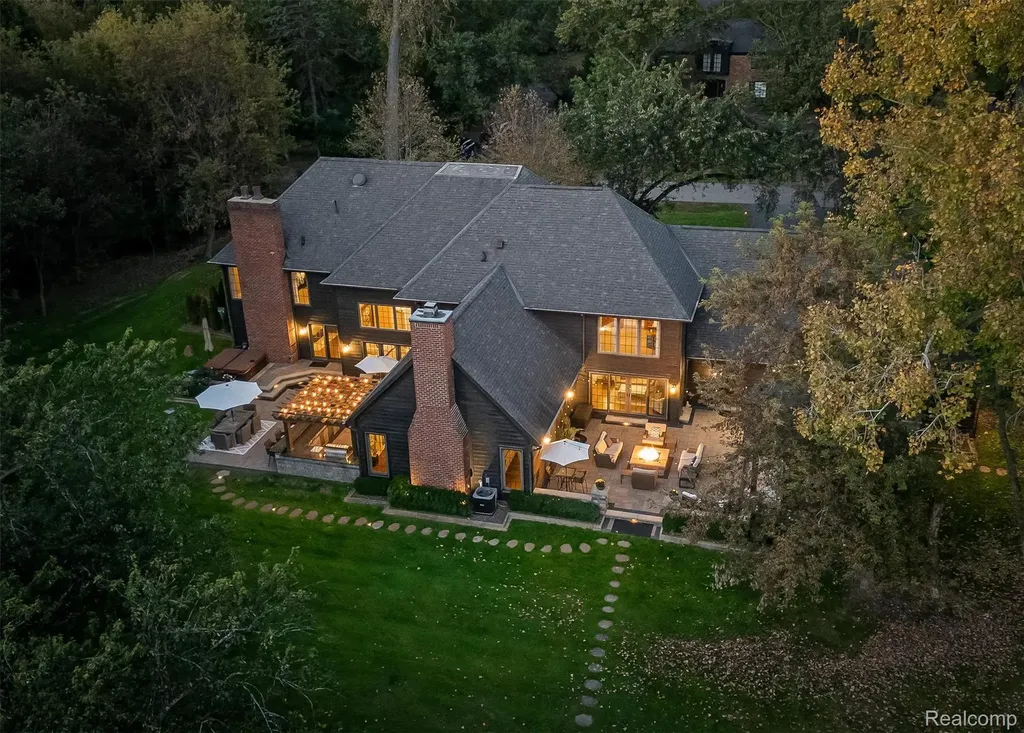 25325 Devon Lane Franklin Village MI 48025