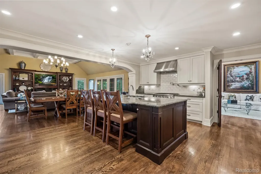 25325 Devon Lane Franklin Village MI 48025