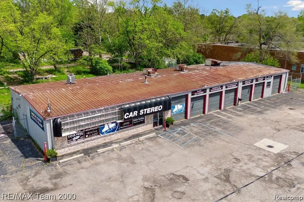 2833 S Dort Flint City MI 48507