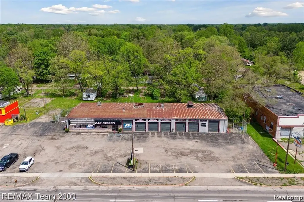 2833 S Dort Flint City MI 48507