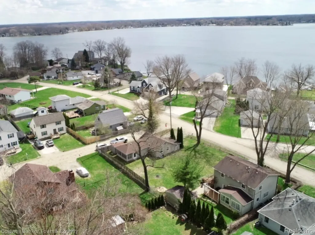 11720 Todds Lane Green Oak Township MI 48189