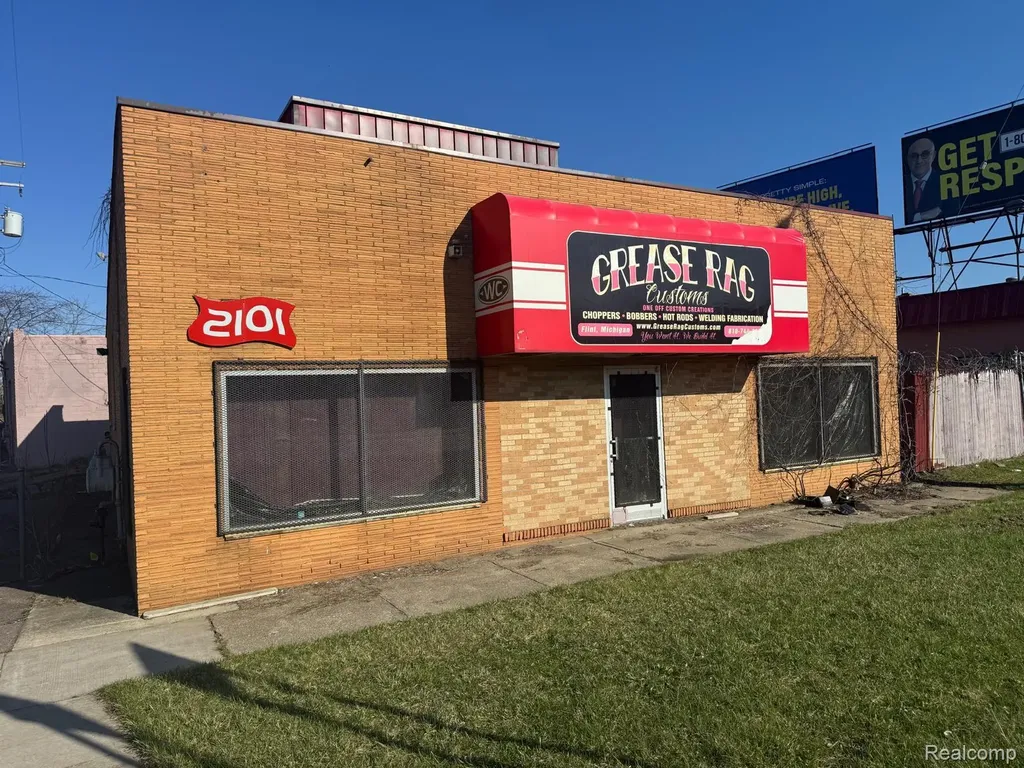 2117 S Saginaw Street Flint City MI 48503