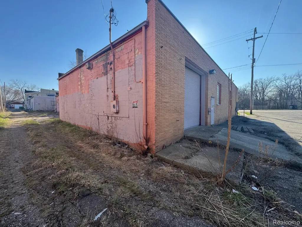 2117 S Saginaw Street Flint City MI 48503