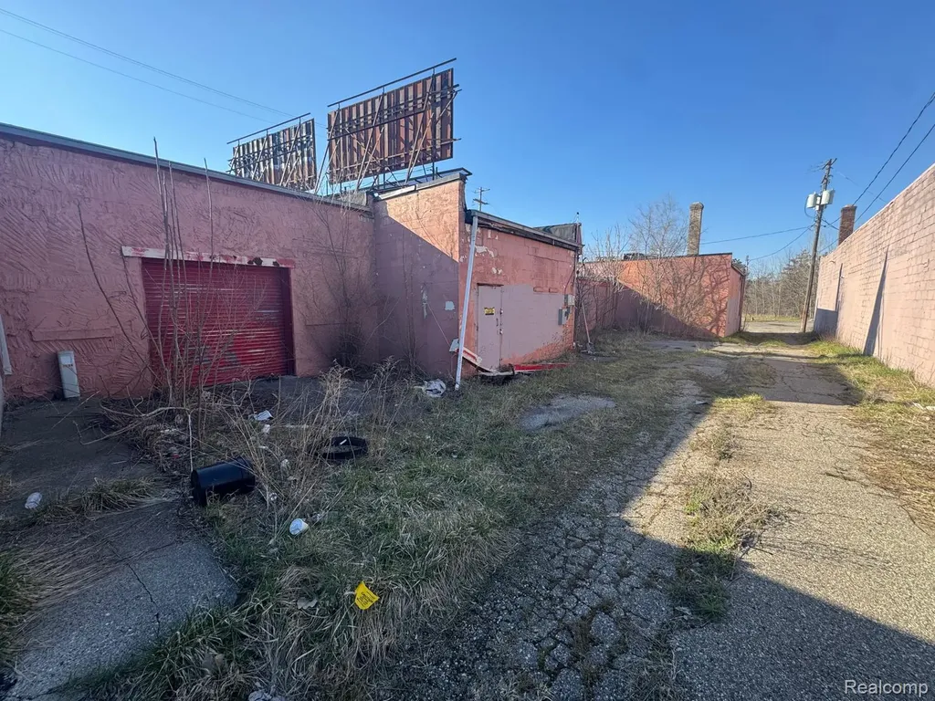2117 S Saginaw Street Flint City MI 48503