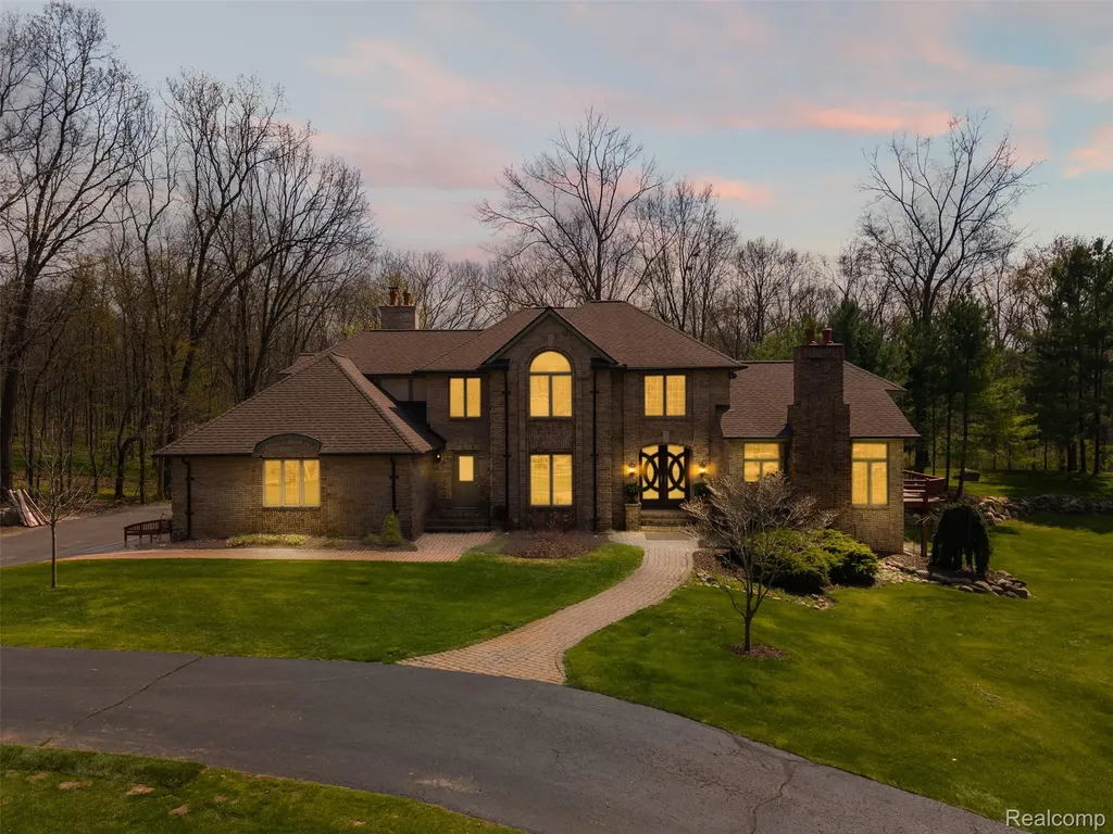561 Valley Drive Milford Charter Township MI 48381