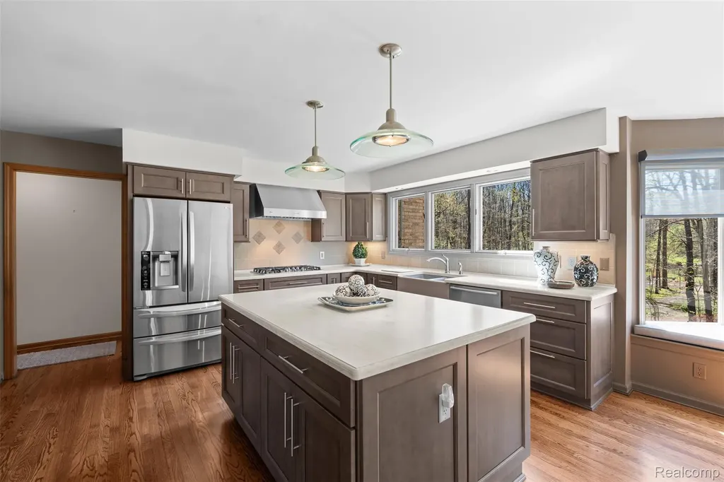 561 Valley Drive Milford Charter Township MI 48381