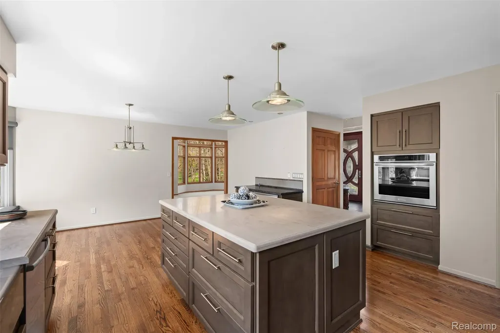561 Valley Drive Milford Charter Township MI 48381