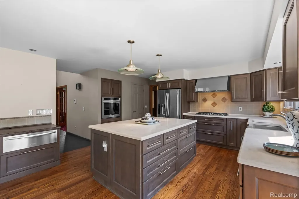 561 Valley Drive Milford Charter Township MI 48381