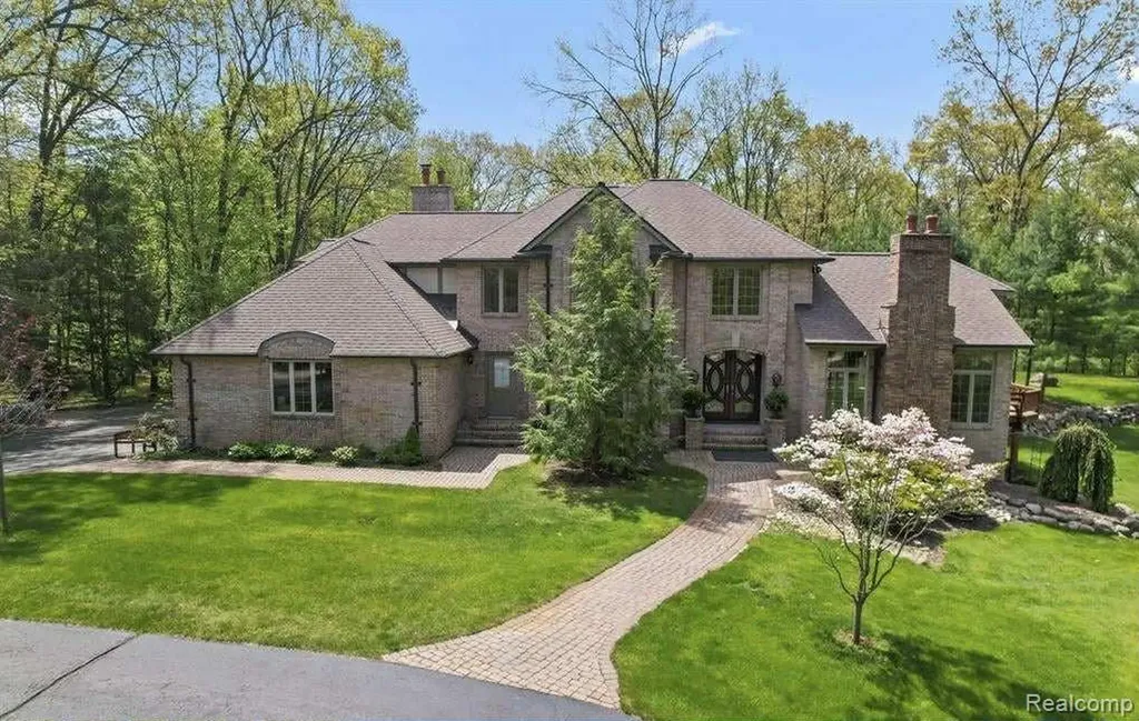 561 Valley Drive Milford Charter Township MI 48381