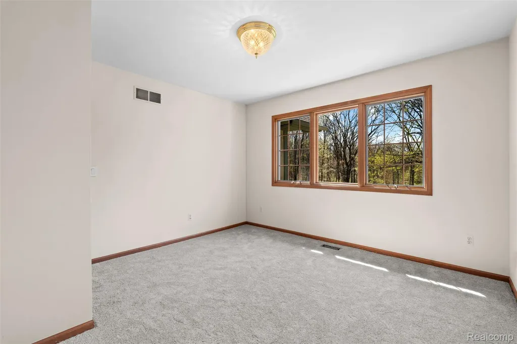 561 Valley Drive Milford Charter Township MI 48381