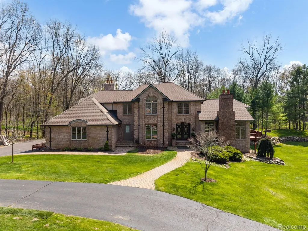 561 Valley Drive Milford Charter Township MI 48381
