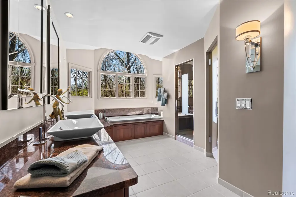 561 Valley Drive Milford Charter Township MI 48381