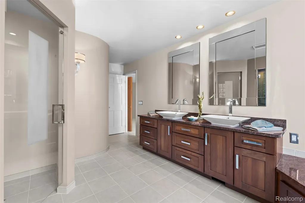 561 Valley Drive Milford Charter Township MI 48381