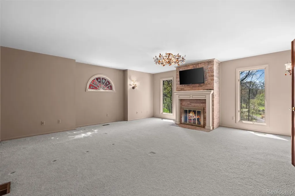 561 Valley Drive Milford Charter Township MI 48381