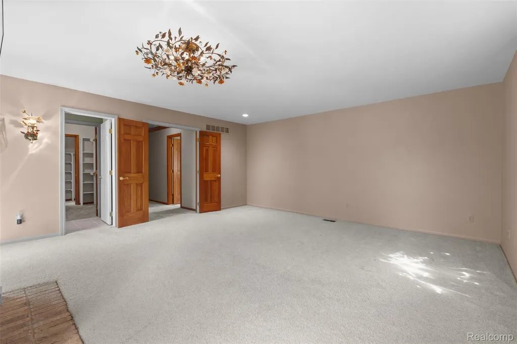 561 Valley Drive Milford Charter Township MI 48381