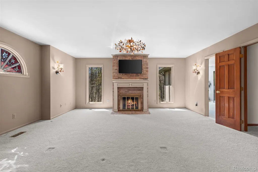 561 Valley Drive Milford Charter Township MI 48381