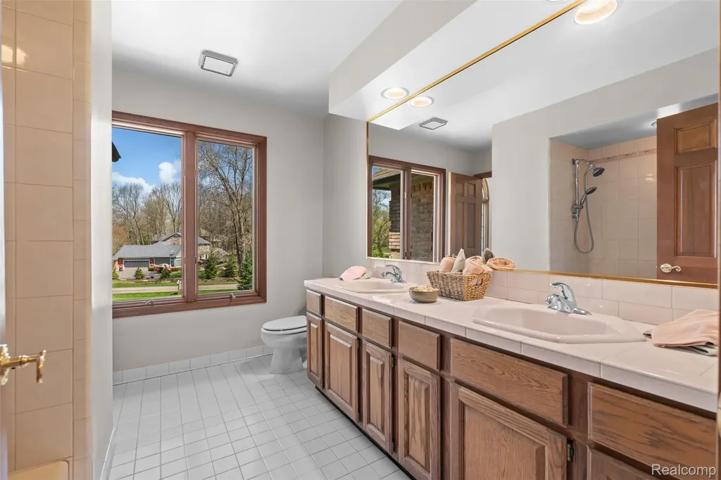 561 Valley Drive Milford Charter Township MI 48381