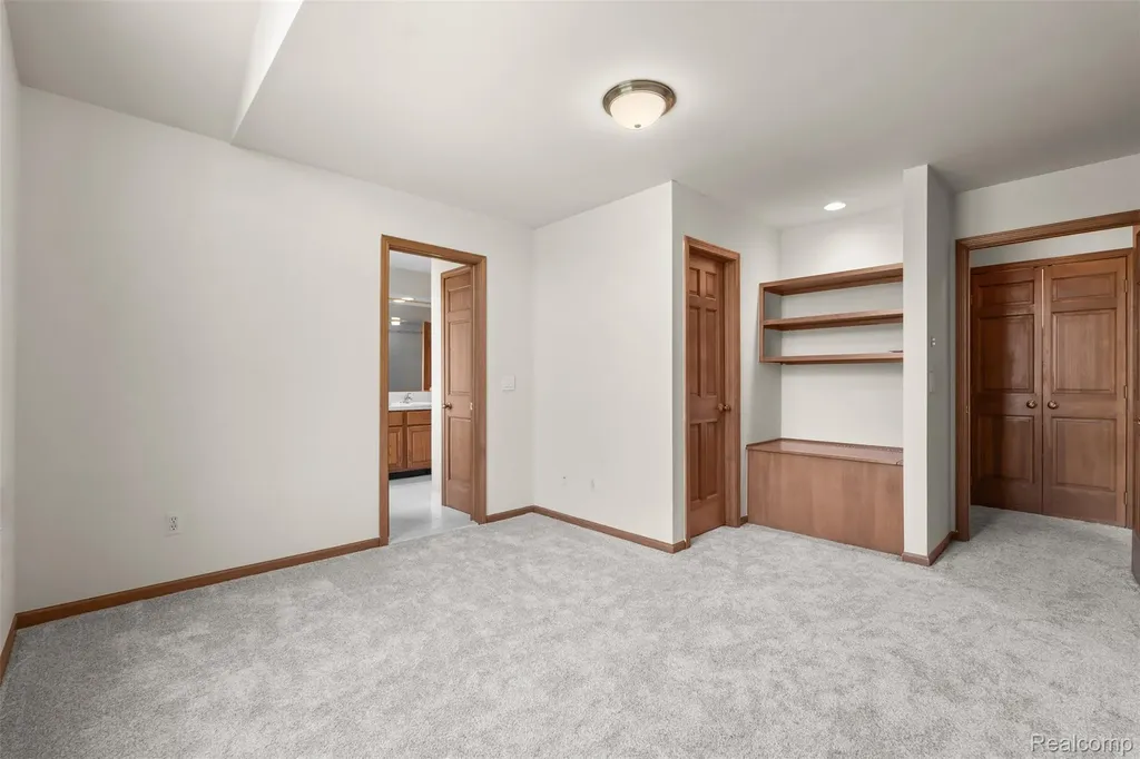 561 Valley Drive Milford Charter Township MI 48381