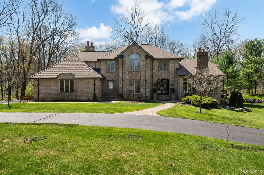 561 Valley Drive Milford Charter Township MI 48381