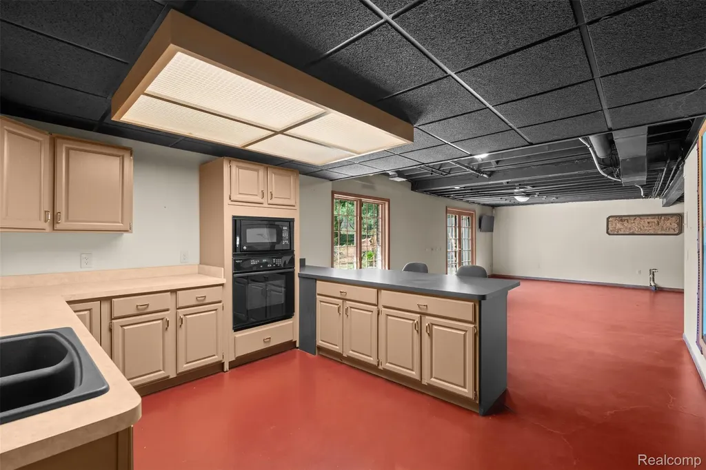 561 Valley Drive Milford Charter Township MI 48381