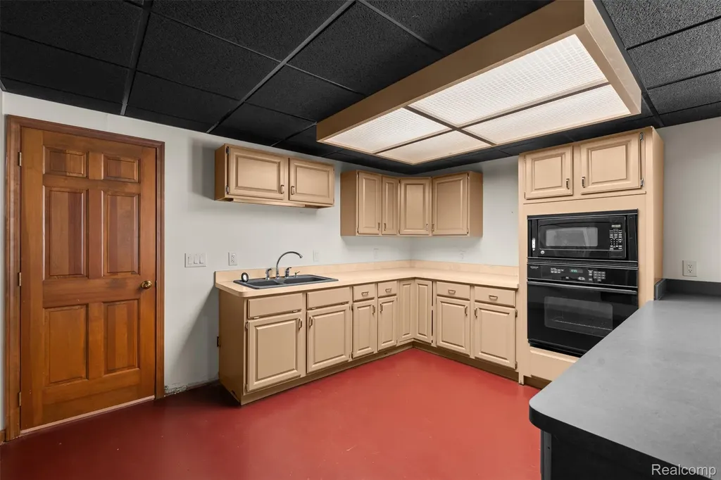 561 Valley Drive Milford Charter Township MI 48381