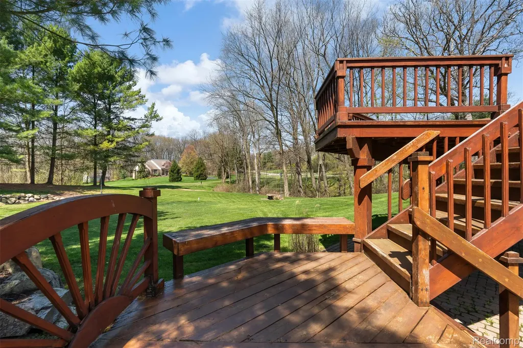 561 Valley Drive Milford Charter Township MI 48381
