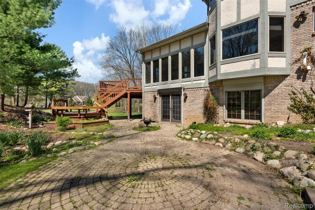 561 Valley Drive Milford Charter Township MI 48381