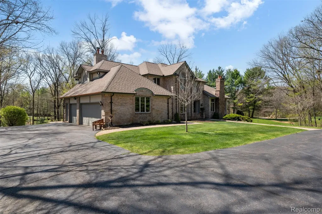 561 Valley Drive Milford Charter Township MI 48381