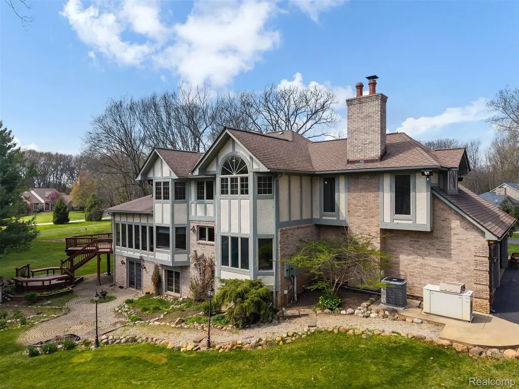 561 Valley Drive Milford Charter Township MI 48381