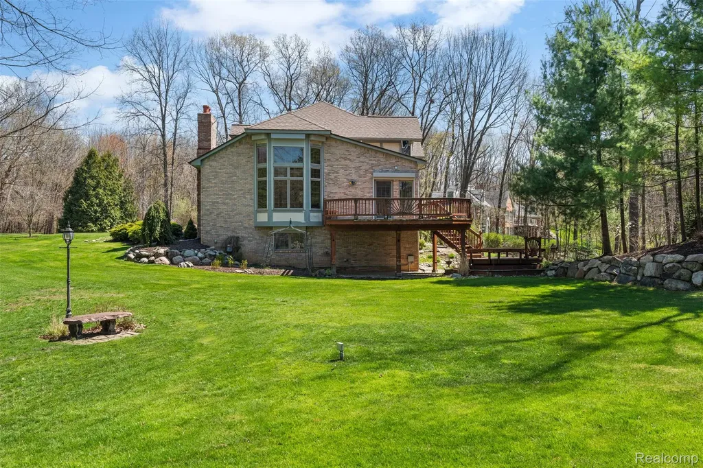 561 Valley Drive Milford Charter Township MI 48381