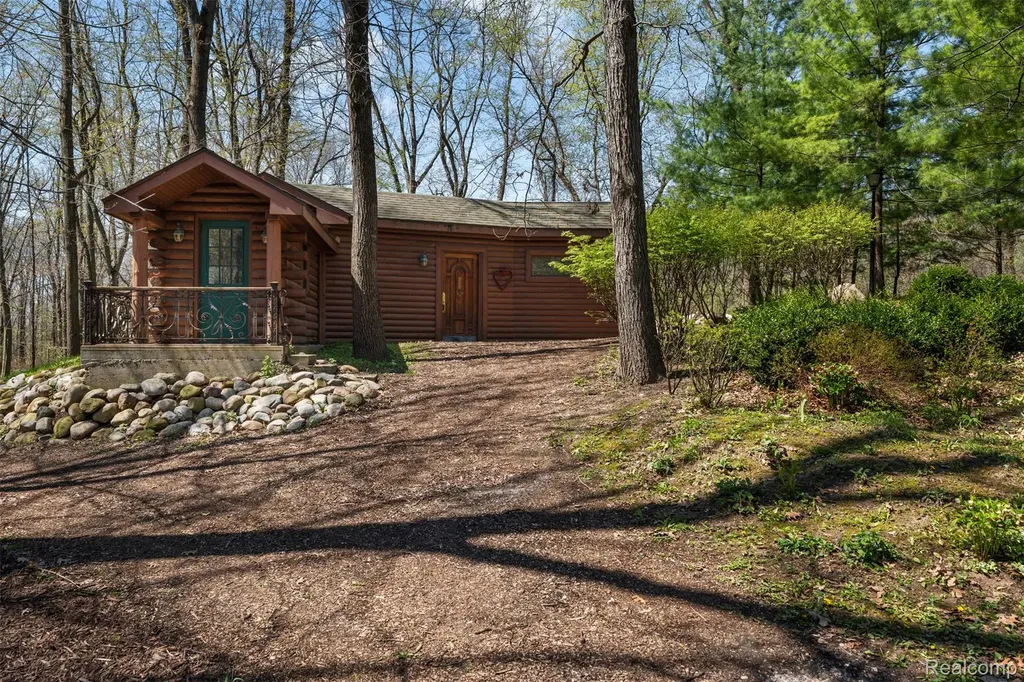 561 Valley Drive Milford Charter Township MI 48381
