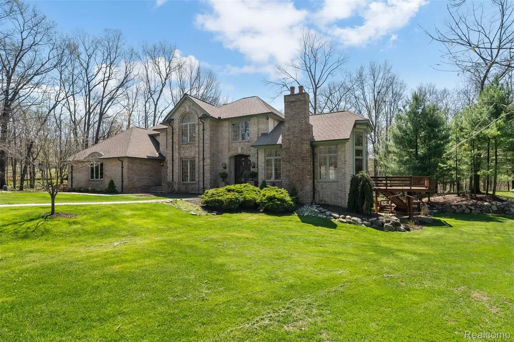 561 Valley Drive Milford Charter Township MI 48381