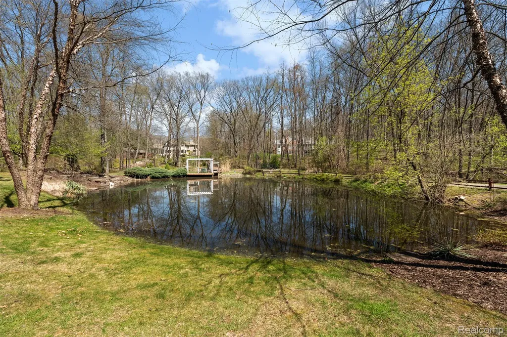 561 Valley Drive Milford Charter Township MI 48381